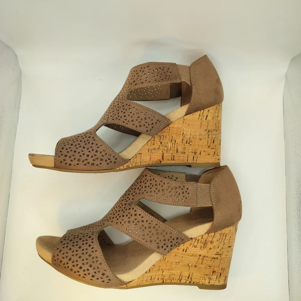 Life Stride Soft System Brown Perforated Wedge Sandals Womens Size‎ 10M Slip On